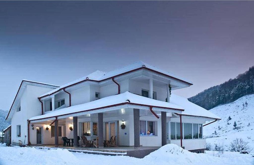 Pensiunea Aurora Izvorul Muntelui ビカズ エクステリア 写真